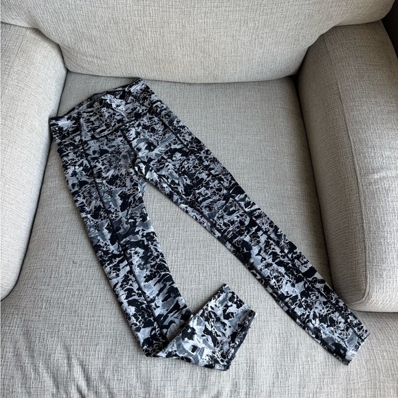 Lululemon leggings - Picture 1 of 4